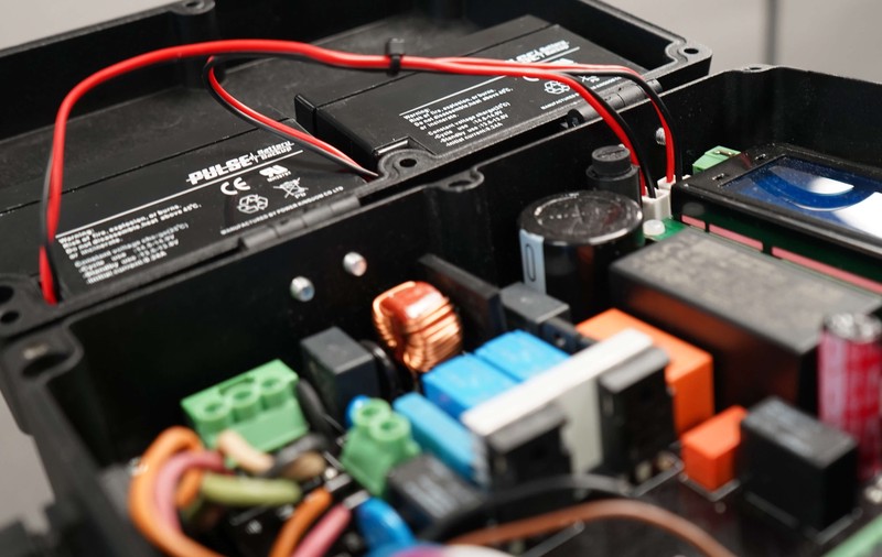 Built-in 24V Battery Backup Built-in 24V Battery Backup
